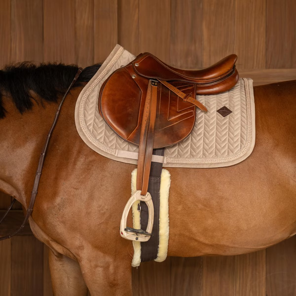 Kentucky Saddle Pad Velvet Fishbone Plaited Glitter Rope Show Jumping (Beige)