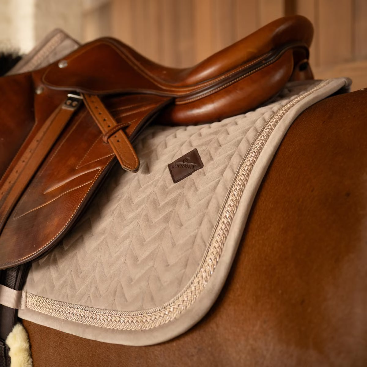 Kentucky Saddle Pad Velvet Fishbone Plaited Glitter Rope Show Jumping (Beige)