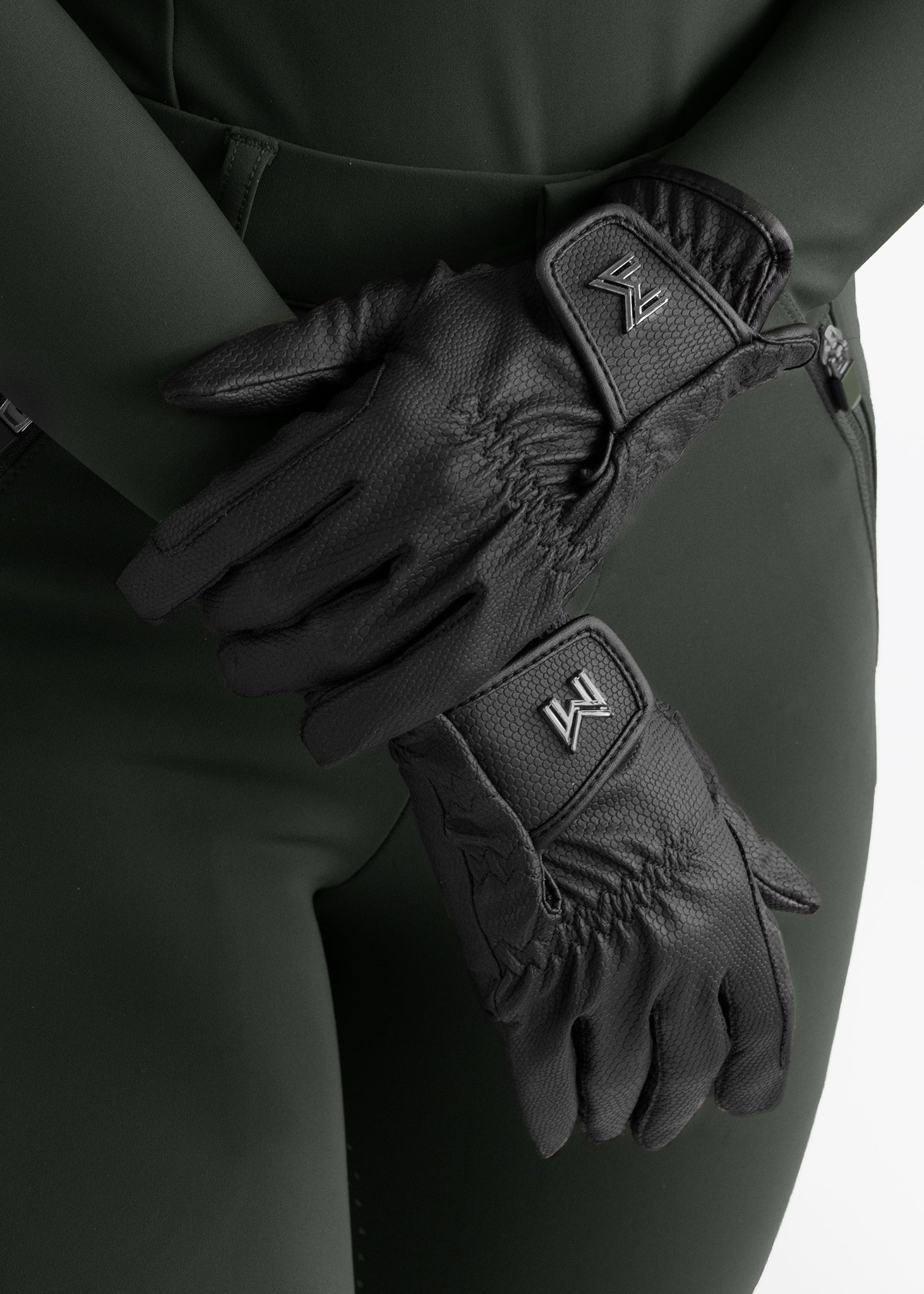 Maximilian Emblem Riding Gloves (Black)