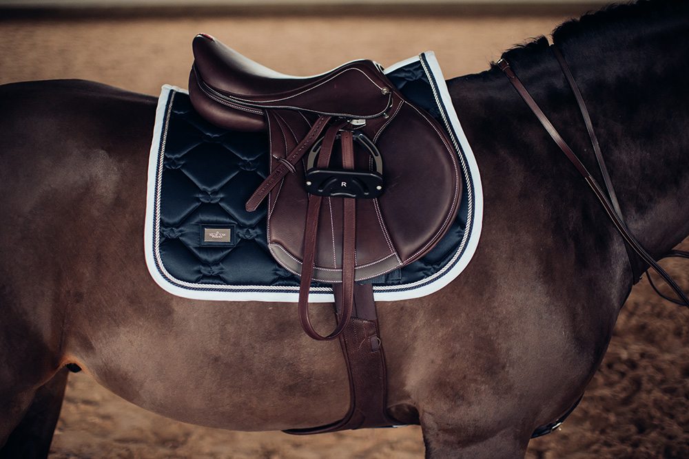 Jump Saddle Pad Midnight White edge